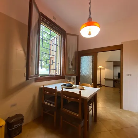 Ampio Vicino All'autodromo - Ample Near The Racing Circuit Apartment Imola