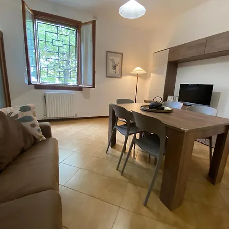 Ampio Vicino All'autodromo - Ample Near The Racing Circuit Apartment *