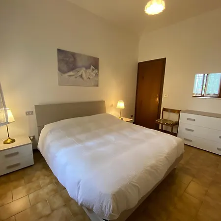 Ampio Vicino All'autodromo - Ample Near The Racing Circuit إيمولا