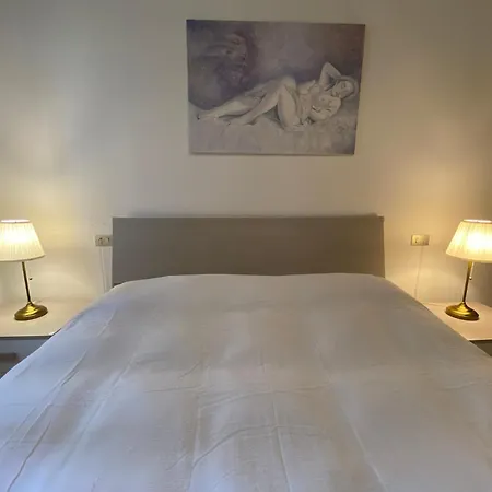 Ampio Vicino All'autodromo - Ample Near The Racing Circuit Apartment