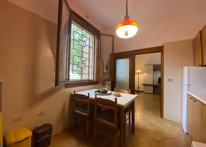 Ampio Vicino All'autodromo - Ample Near The Racing Circuit Apartmán Imola