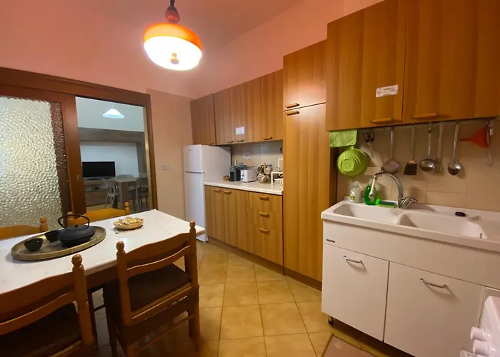 Ampio Vicino All'autodromo - Ample Near The Racing Circuit *