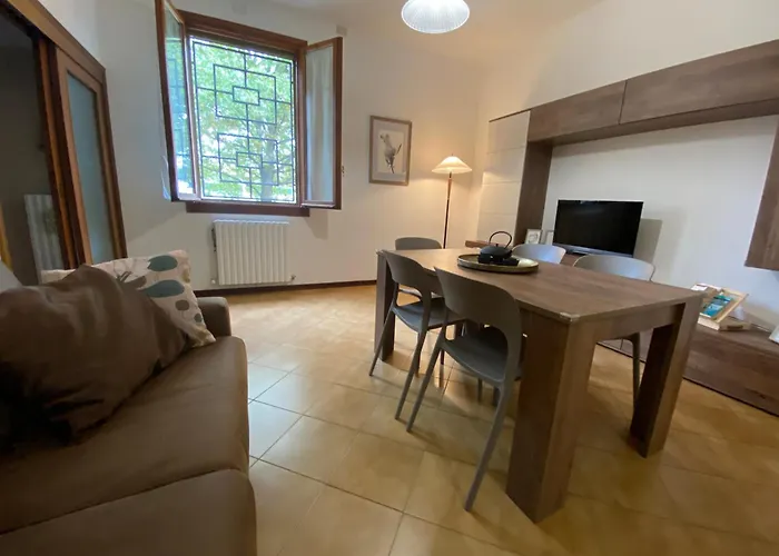 Ampio Vicino All'autodromo - Ample Near The Racing Circuit Apartmán *