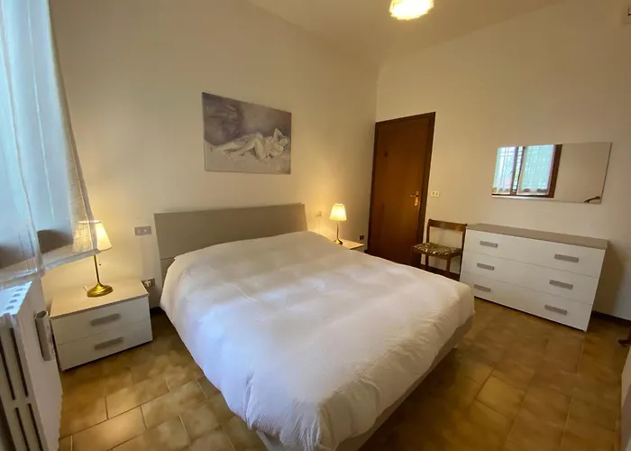 Ampio Vicino All'autodromo - Ample Near The Racing Circuit إيمولا